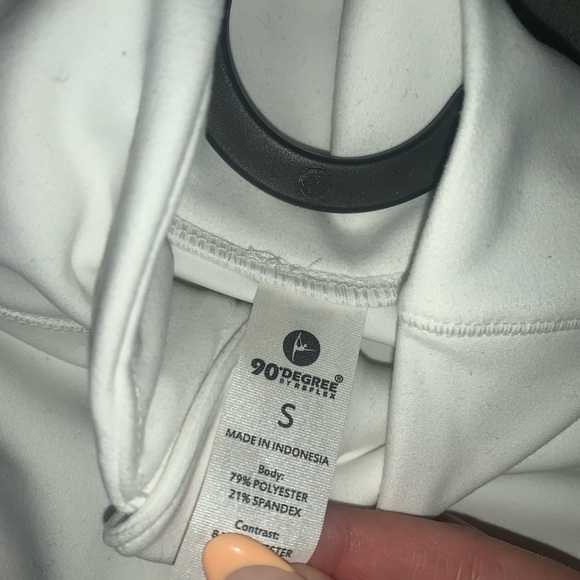 A workout sweater 🤍 - Picture 3 of 3